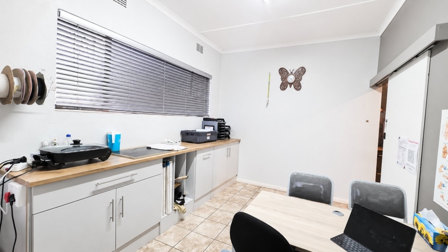 4 Bedroom Property for Sale in Flamwood North West